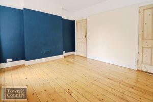 Ladysmith Avenue - click for photo gallery